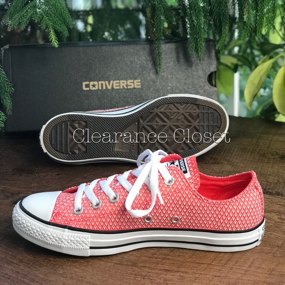 NWT Converse Ctas OX Ultra Red WMNS AUTHENTIC - Picture 2 of 7